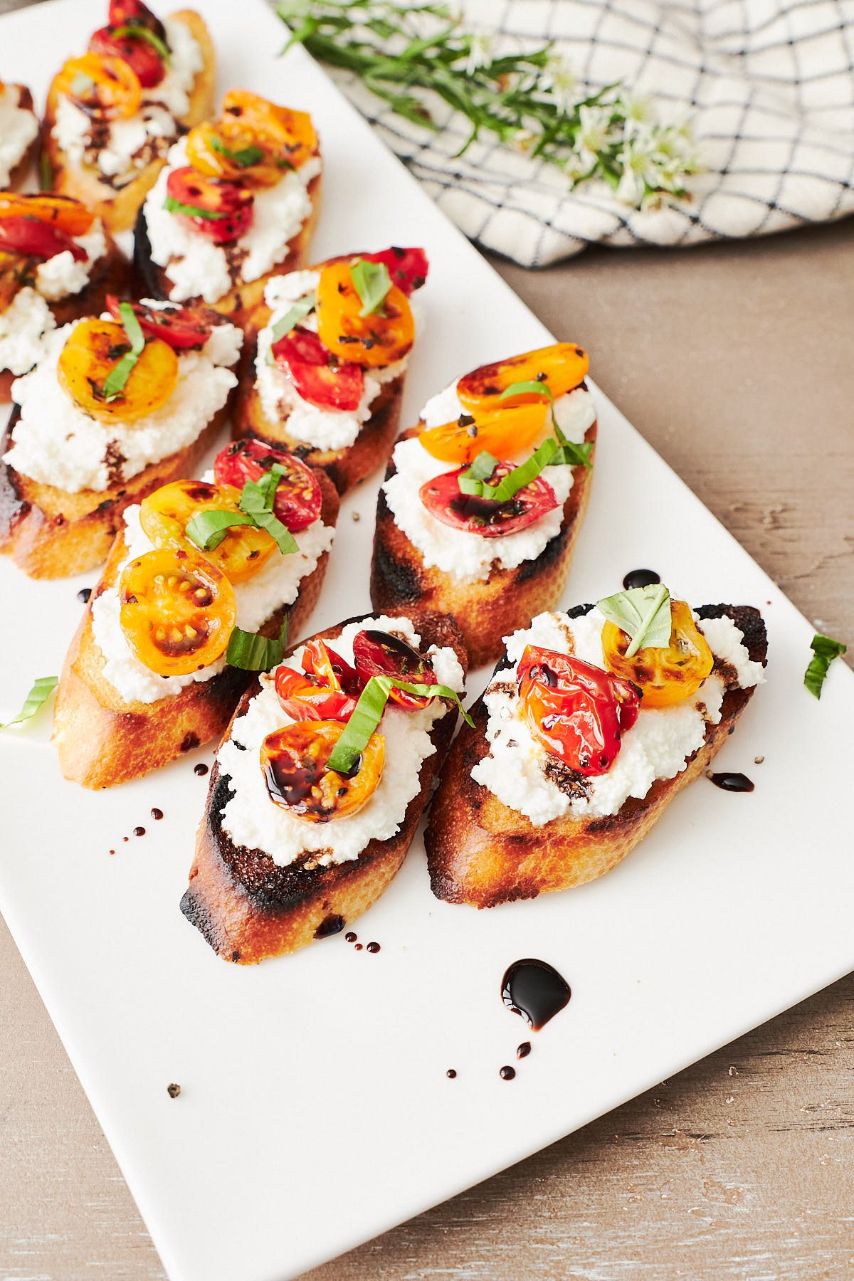 White tray filled with roasted tomato crostini